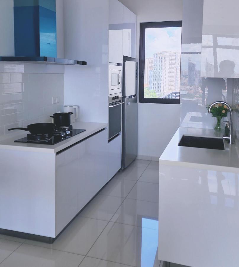 Skypool With Seaview 8Pax Beacon Executive Suites - Georgetown City Centre - 3Km To Komtar Exterior photo